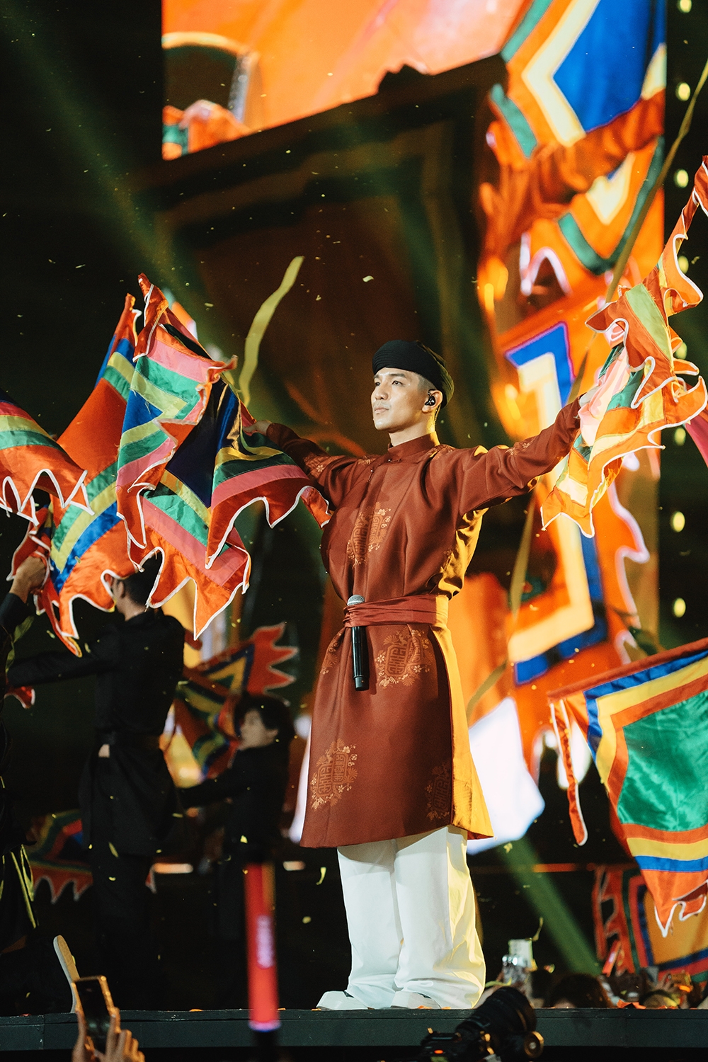 Giai điệu của "Trống cơm", "Đào liễu", "Chiếc khăn piêu", "Mưa trên phố Huế", "Dạ Cổ Hoài Lang"… là điểm tạo nên sự đặc biệt, góp phần tôn vinh văn hóa truyền thống của đất nước Việt Nam.
