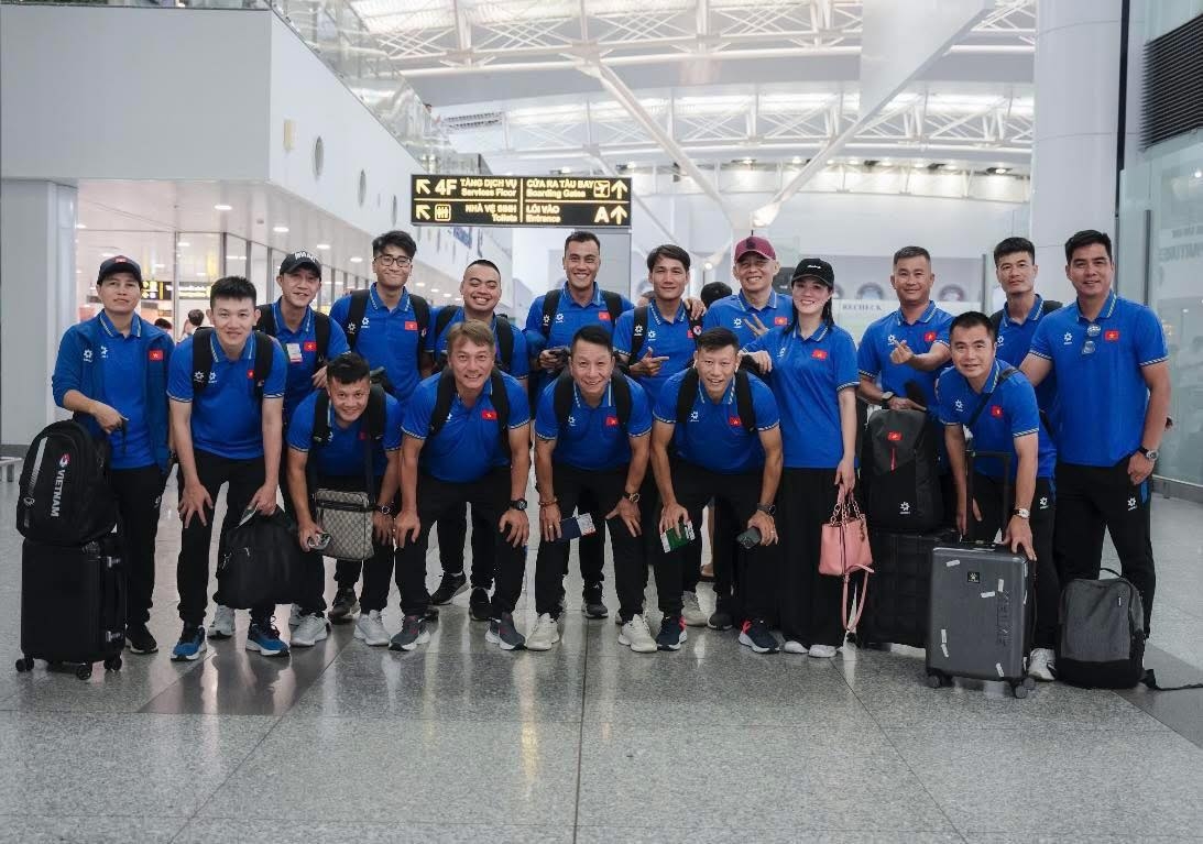 Dàn HLV Việt Nam sang Nhật Bản để tham dự khoá học bằng Pro AFC giai đoạn 2. (Ảnh: FBNV)