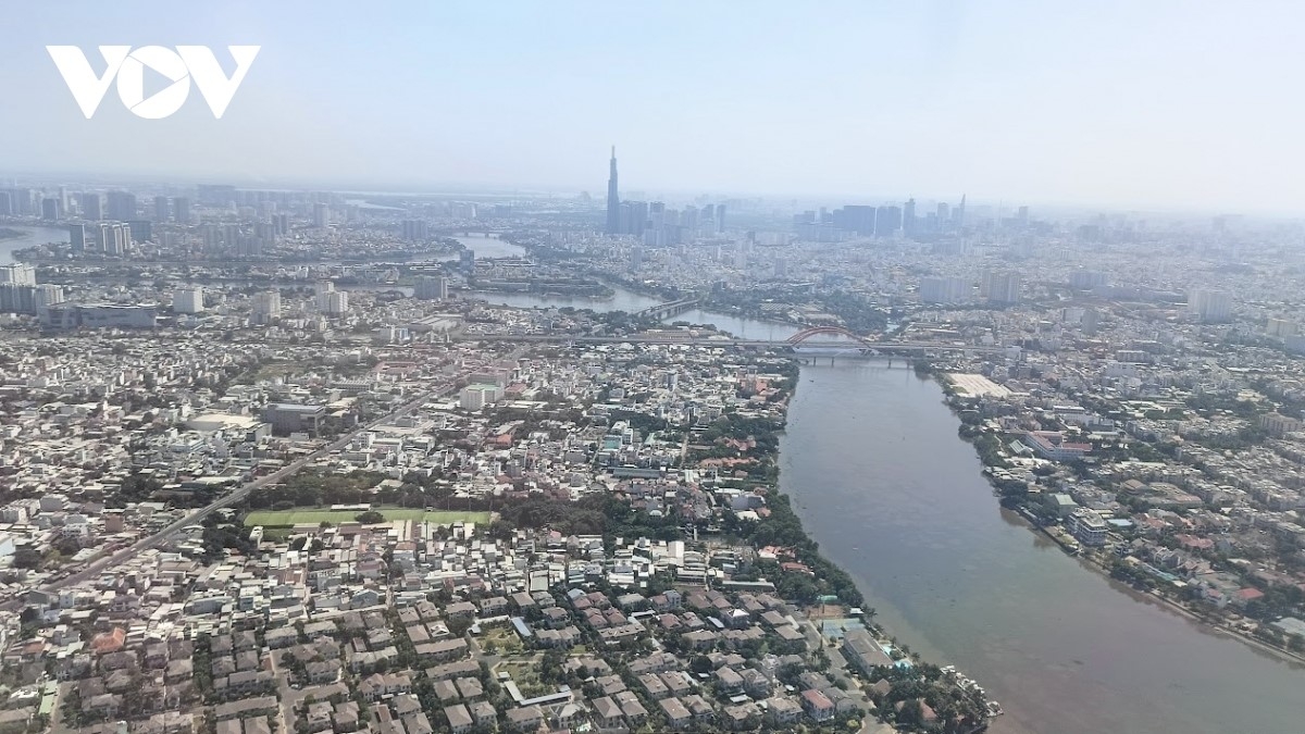 Từ 1/7/2025, tỉnh, thành mới sẽ có quyền hạn thực hiện 32 thủ tục hành chính về đất đai, trong đó được cấp Giấy chứng nhận cho thửa đất có diện tích tăng thêm, thủ tục đăng ký biến động đất đai sẽ được thực hiện tại cấp tỉnh,...