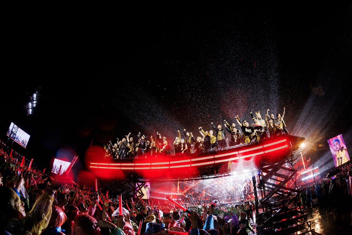 Concert Anh trai vượt ngàn chông gai đêm thứ 6 bắt đầu với cơn mưa như trút nước (ảnh: BTC)