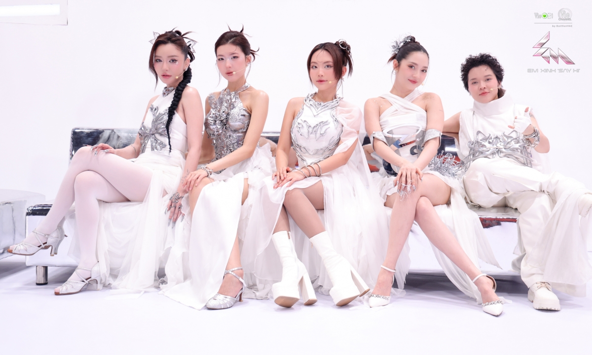 Em Xinh Phương Mỹ Chi lập tức lên tiếng "phản bác", cho rằng màu trắng mới là “nhất”