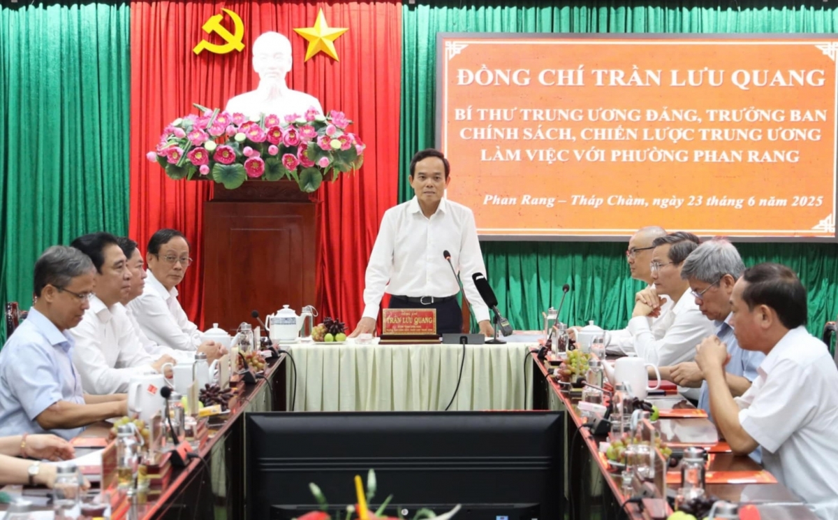 Ông Trần Lưu Quang, Trưởng Ban Chính sách, Chiến lược Trung ương làm việc tại phường Phan Rang mới (gồm các phường: Kinh Dinh, Phủ Hà, Đài Sơn và Đạo Long, của thành phố Phan Rang), tỉnh Ninh Thuận