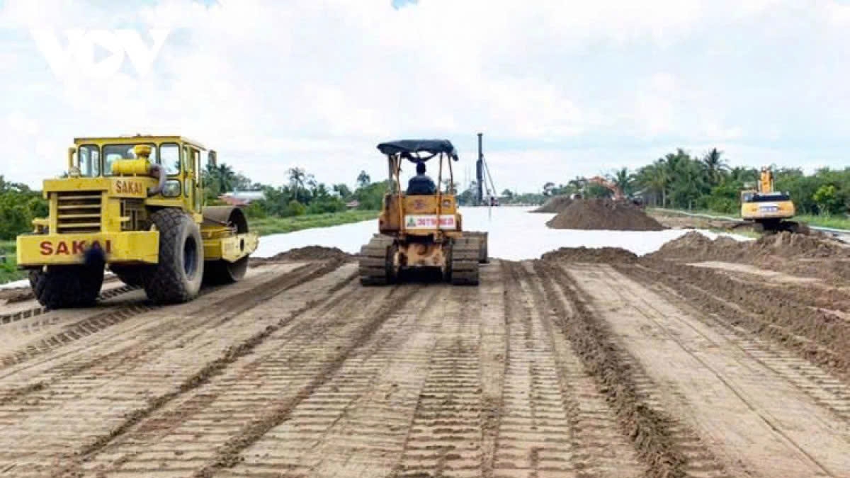 Thủ tướng yêu cầu ưu tiên đảm bảo nguồn vật liệu xây dựng phục vụ các công trình quan trọng, trọng điểm quốc gia, các dự án công trình phải về đích sớm, công trình dân sinh cấp bách.