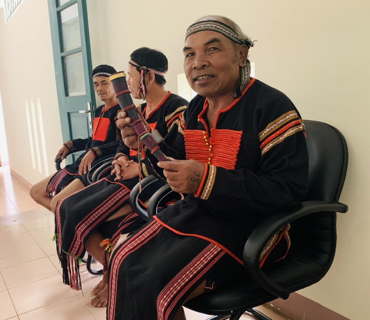 Nghệ nhân Y-Dăk Niê (Aê H’Nhăm), tại buôn Sut Mđưng, xã Čư̆ Suê, huyện Čư̆ M’Gar, tỉnh Đắk Lắk.