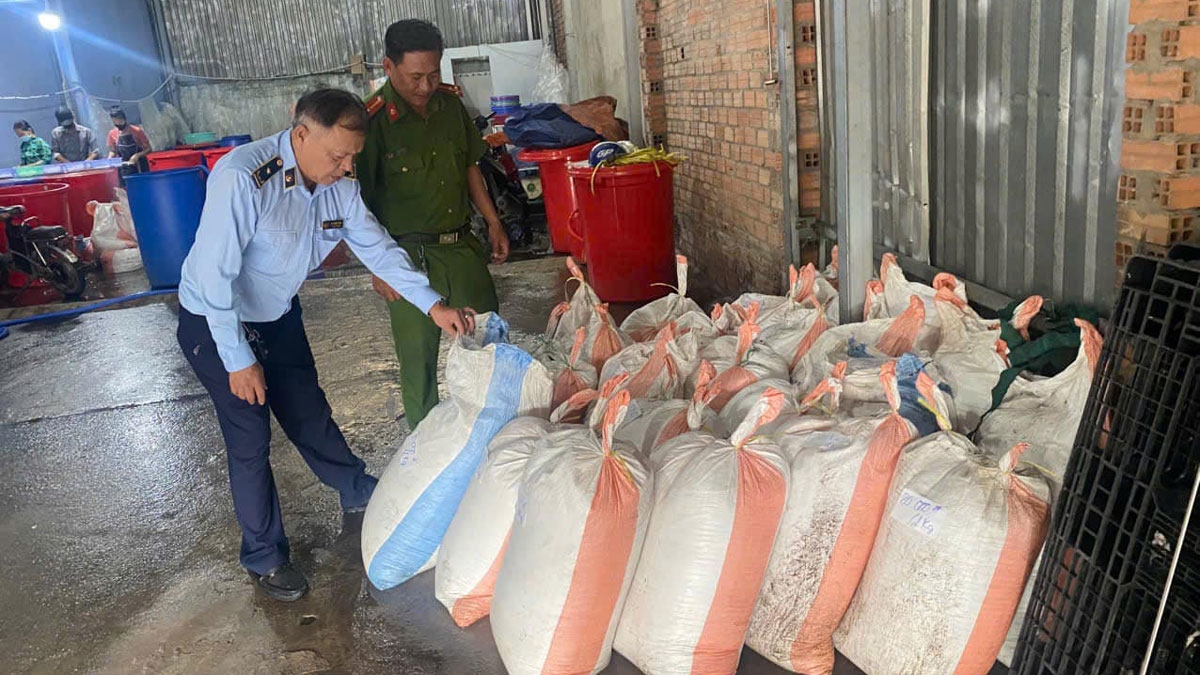 Hơn 10.437 vụ việc buôn lậu, gian lận thương mại và hàng giả trong tháng cao điểm từ 15/5-15/6