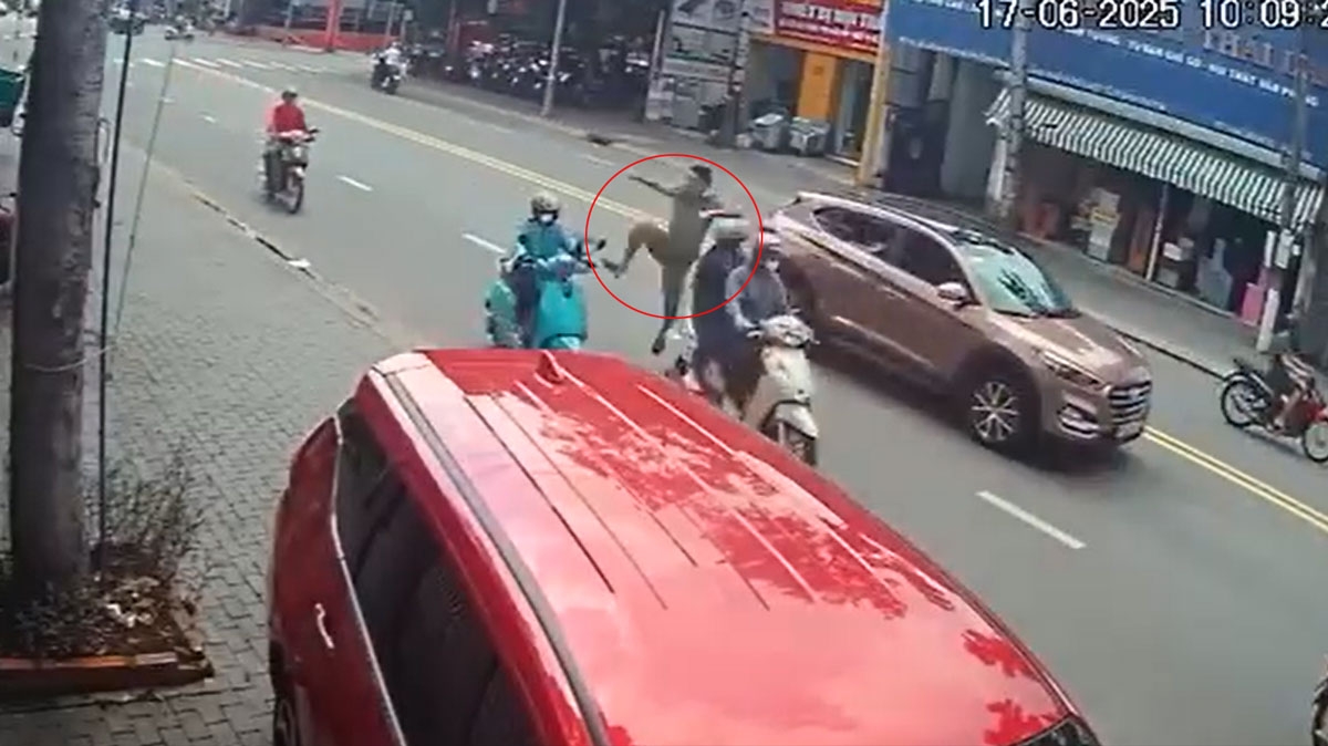 Cảnh ông L. hành hung nữ tài xế xe công nghệ 