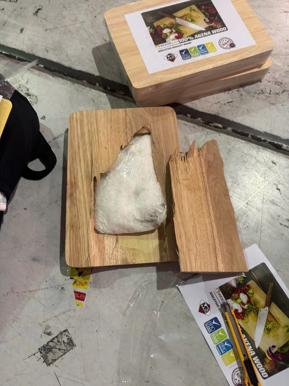 Ma tuý được cất giấu tinh vi trong ruột các khối thớt gỗ