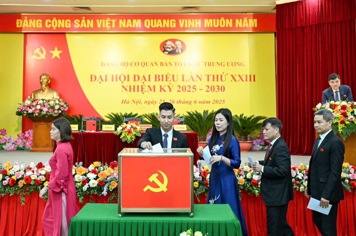 Các đại biểu bầu Ban chấp hành Đảng bộ Cơ quan Ban Tổ chức Trung ương nhiệm kỳ 2025-2030.
