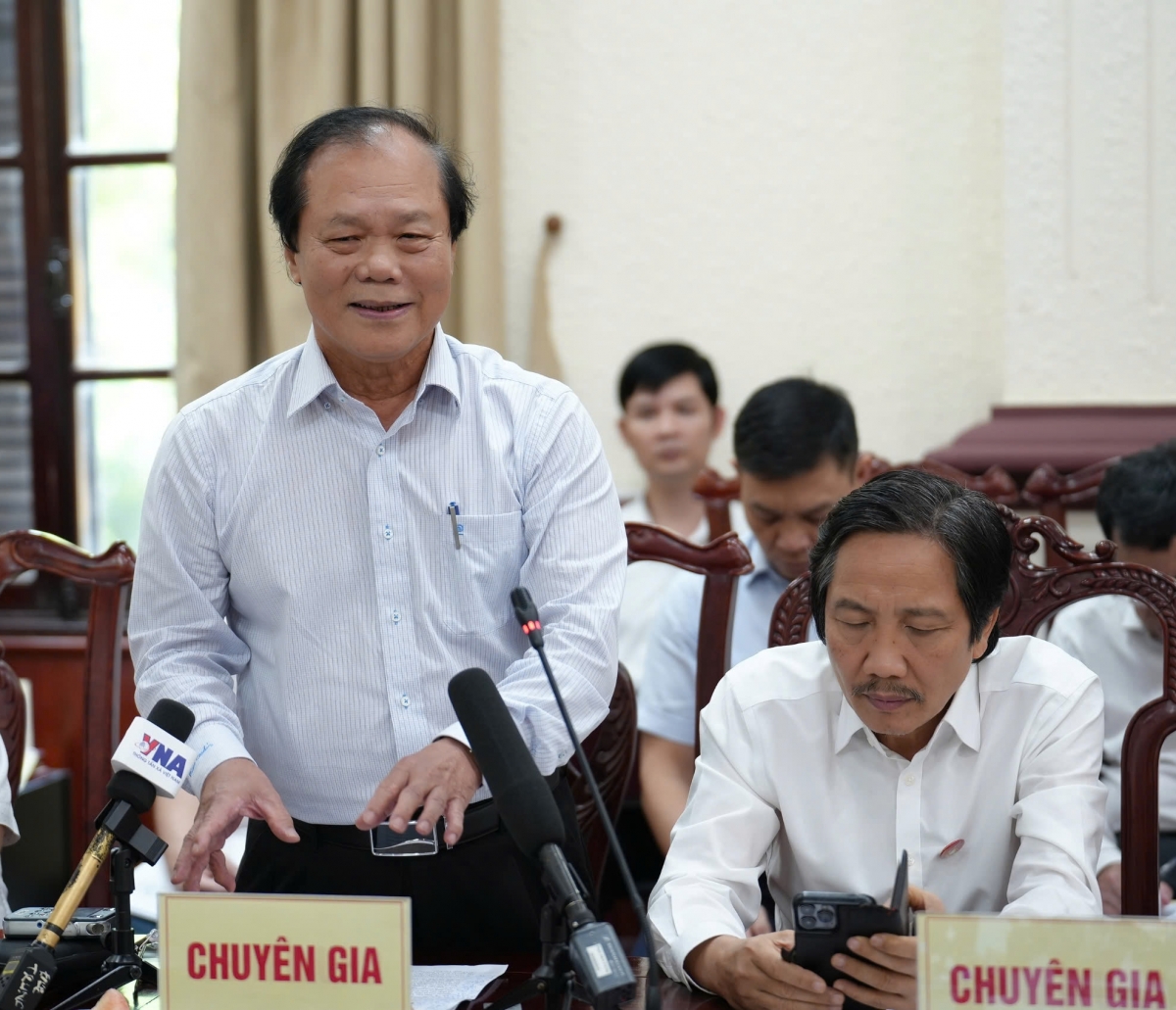 PGS.TS Phan Trung Lý phát biểu tại Hội nghị lấy ý kiến về dự thảo Nghị quyết sửa đổi, bổ sung một số điều của Hiến pháp năm 2013.