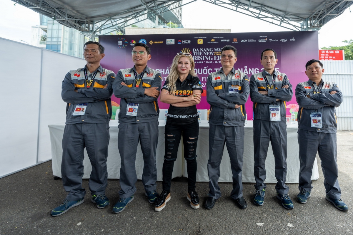 Đội pháo hoa Z121 Vina Pyrotech (Việt Nam 2)