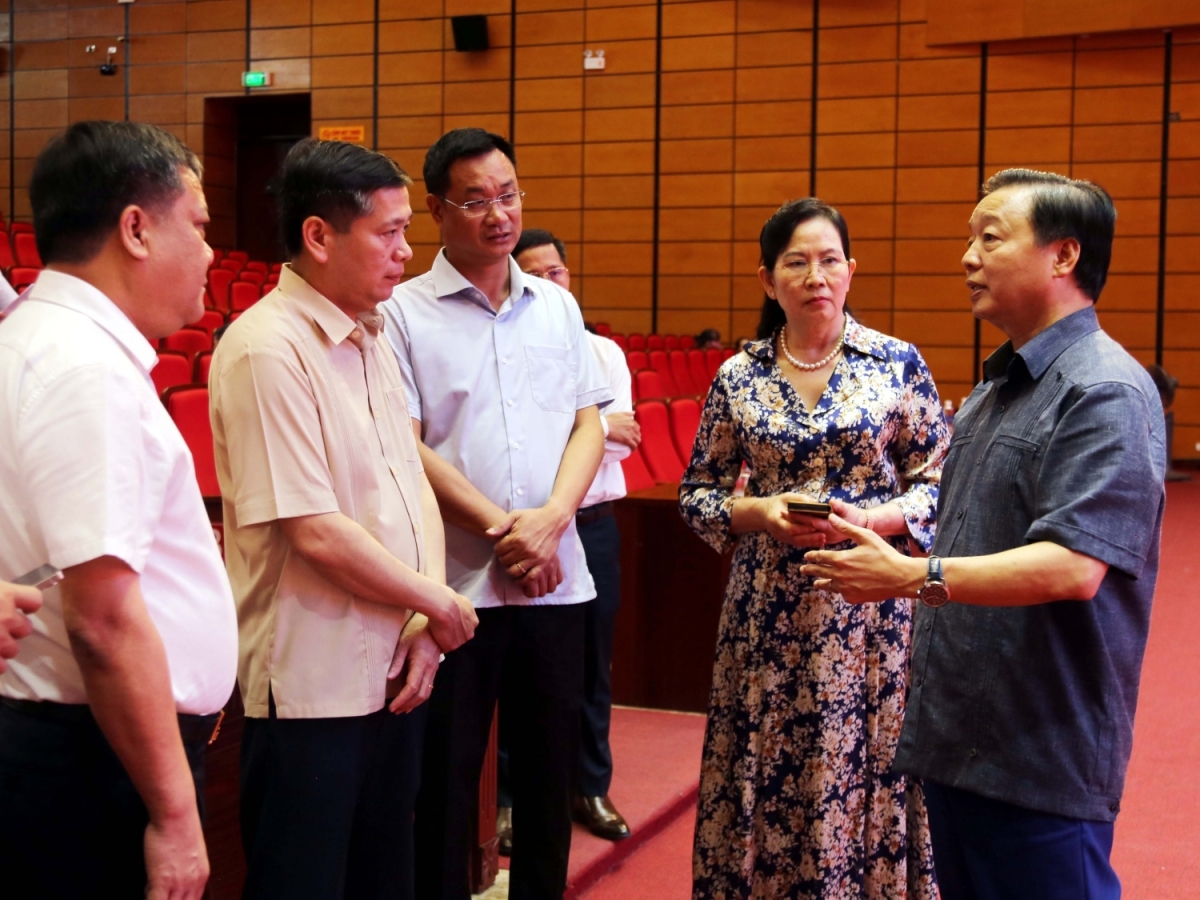 Phó Thủ tướng Trần Hồng Hà kiểm tra công tác chuẩn bị Lễ công bố sáp nhập đơn vị hành chính diễn ra tại tỉnh Quảng Bình