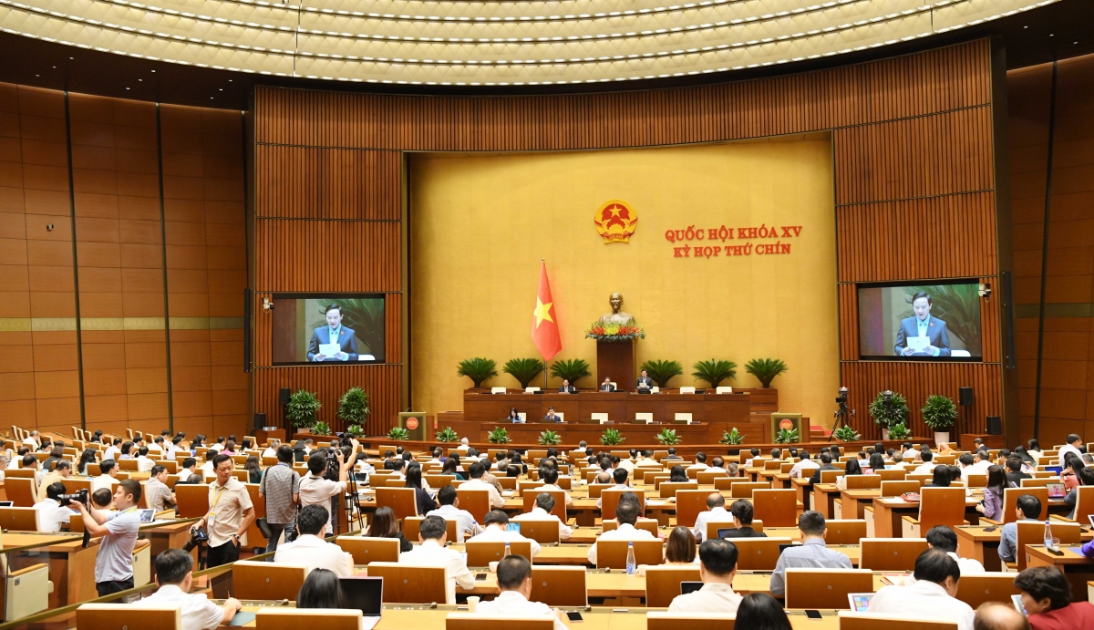 Quốc hội nghe trình bày tờ trình dự án Luật Đường sắt (sửa đổi).