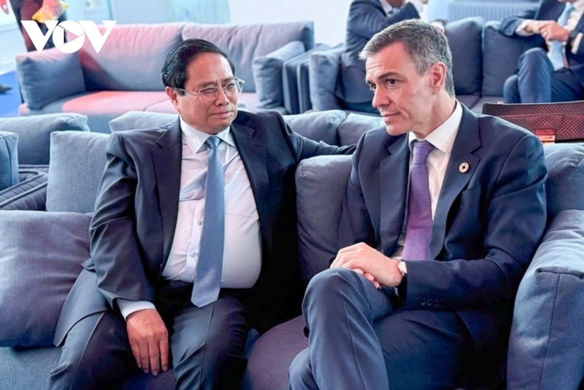 Báo chí đưa tin về cuộc gặp gỡ giữa Thủ tướng Phạm Minh Chính và Thủ tướng Tây Ban Nha Pedro Sanchez ngày 9/6/2025.