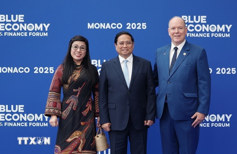 Ngày 8/6, Thủ tướng Phạm Minh Chính và Phu nhân đã tham dự lễ đón chính thức các Trưởng đoàn và Phu nhân, phu quân tham dự Hội nghị Đại dương Liên Hợp Quốc lần thứ 3 tại Trung tâm Hội nghị Grimaldi, Công quốc Monaco. Lễ đón do Hoàng thân Monaco Albert II chủ trì. (Ảnh: TTXVN)