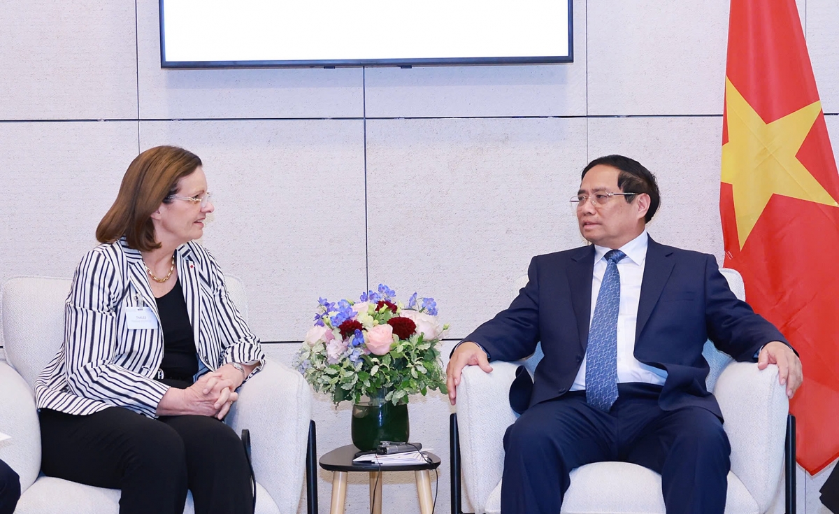 Thủ tướng Phạm Minh Chính tiếp lãnh đạo tập đoàn công nghệ Thales (Ảnh: VGP/Nhật Bắc).