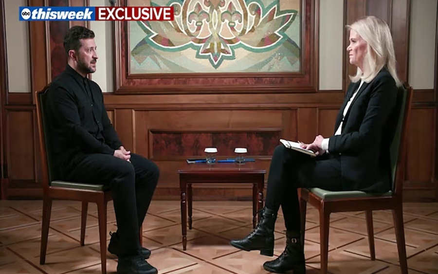 Tổng thống Ukraine Zelensky (trái) trả lời phỏng vấn của ABC News. Ảnh: ABCNews.