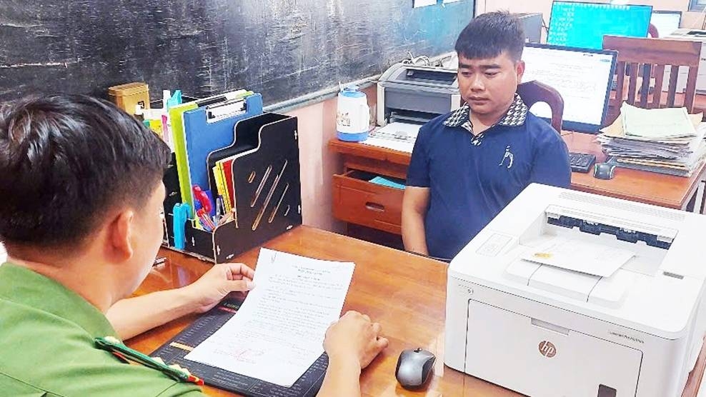 Nguyễn Văn Đấu tại cơ quan công an