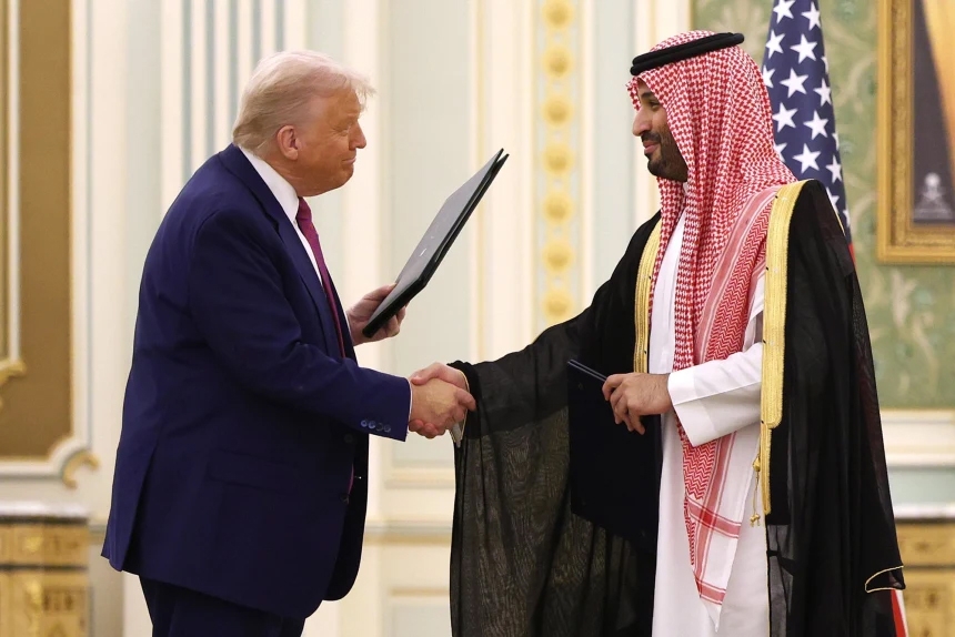 Tổng thống Mỹ và Thái tử Saudi Arabia Mohammed bin Salman ở Riyadh, ngày 13/5/2025. Ảnh: Getty