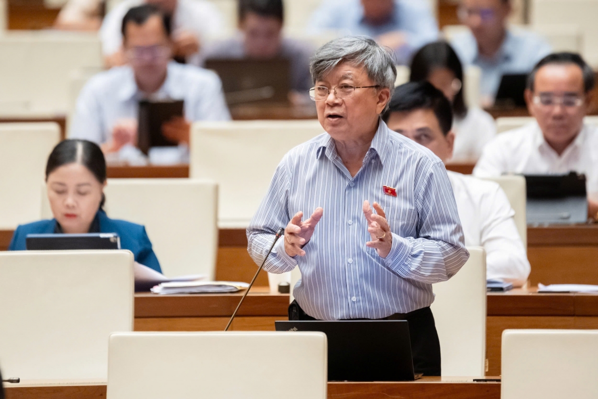 Đại biểu Trương Trọng Nghĩa (Đoàn TP.HCM) nêu tranh luận với vấn đề bạo lực học đường. (Ảnh: Quốc hội)