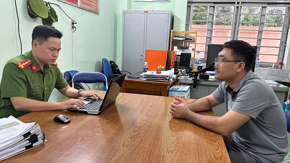 Ông L. làm việc với công an 
