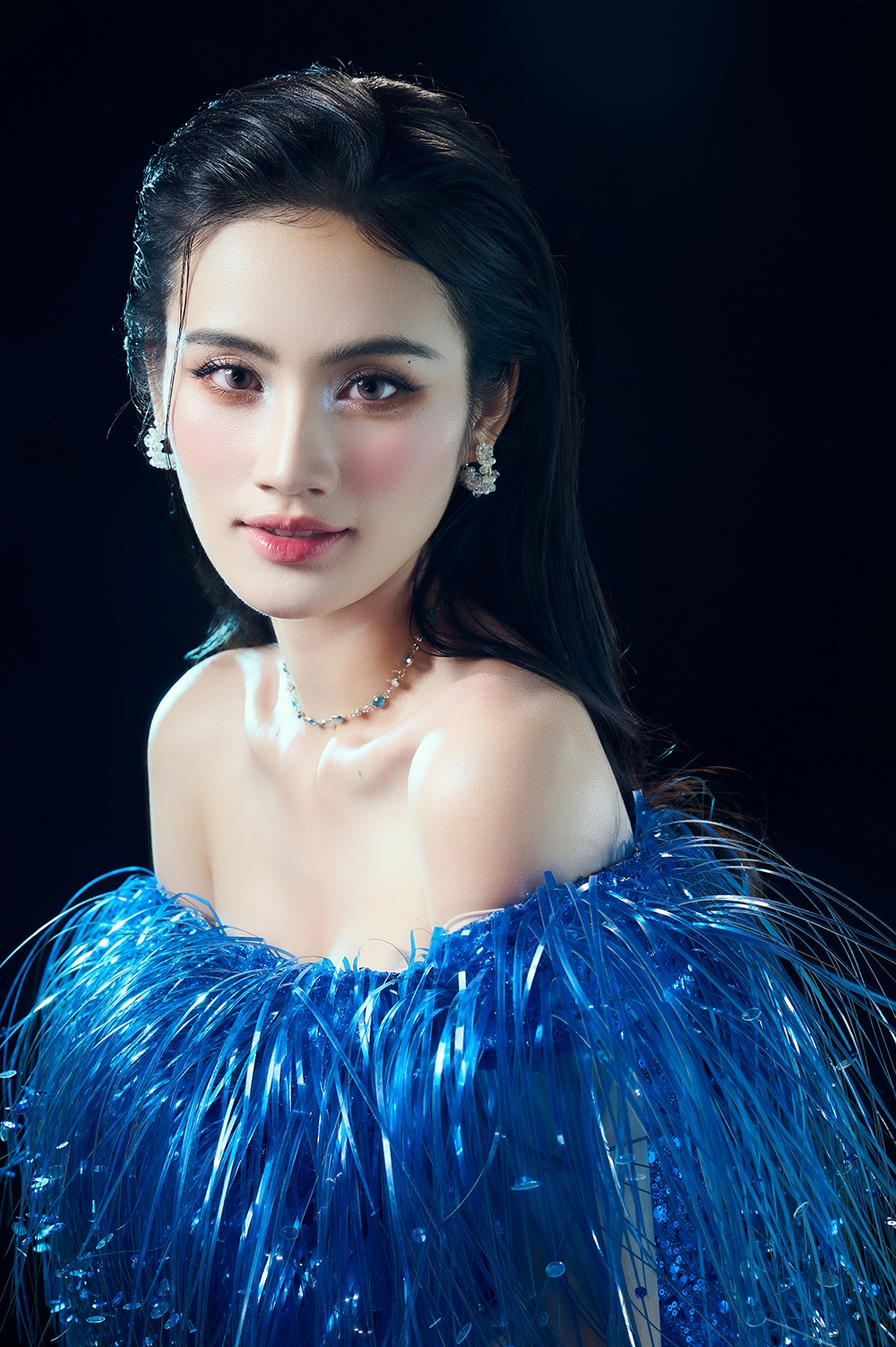 Trong bài đăng đón chào tuổi mới, Ý Nhi thể hiện sự biết ơn dành cho khán giả và gia đình, những người đã luôn theo dõi hành trình nỗ lực của cô, cụ thể cô chia sẻ: “Ý Nhi hạnh phúc khi đón tuổi 23 với sự bao bọc, yêu thương từ khán giả, gia đình và những người đã luôn dõi theo và truyền cho Ý Nhi động lực để bước tiếp.