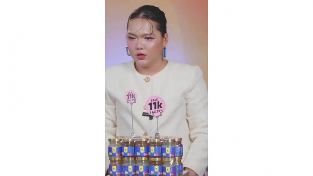 Phạm Thoại bán yến sào 39% yến tươi có giá 10 - 11 nghìn đồng/ hũ.