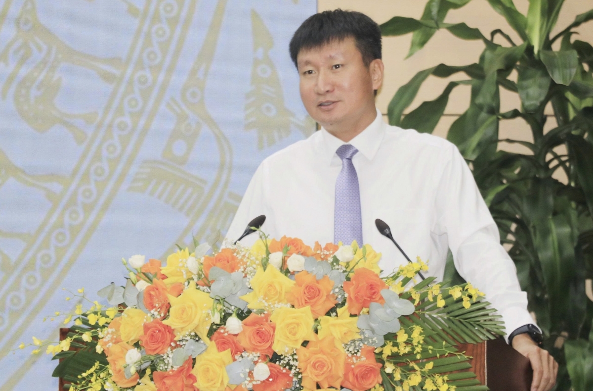 Bí thư Tỉnh uỷ Yên Bái Trần Huy Tuấn nhấn mạnh: Thời gian từ nay đến 1/7 chỉ còn tính bằng ngày với khối lượng công việc còn lại rất lớn, nhiều nhiệm vụ chính trị đặc biệt quan trọng phải được triển khai đồng bộ, khẩn trương, chất lượng và hiệu quả tuyệt đối.