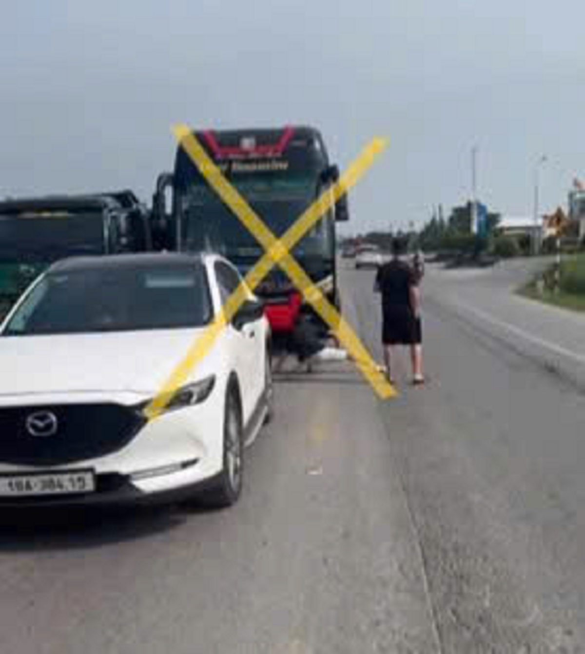 Nhóm đối tượng liên quan đến nhà xe TA đã tổ chức chặn đầu xe khách.