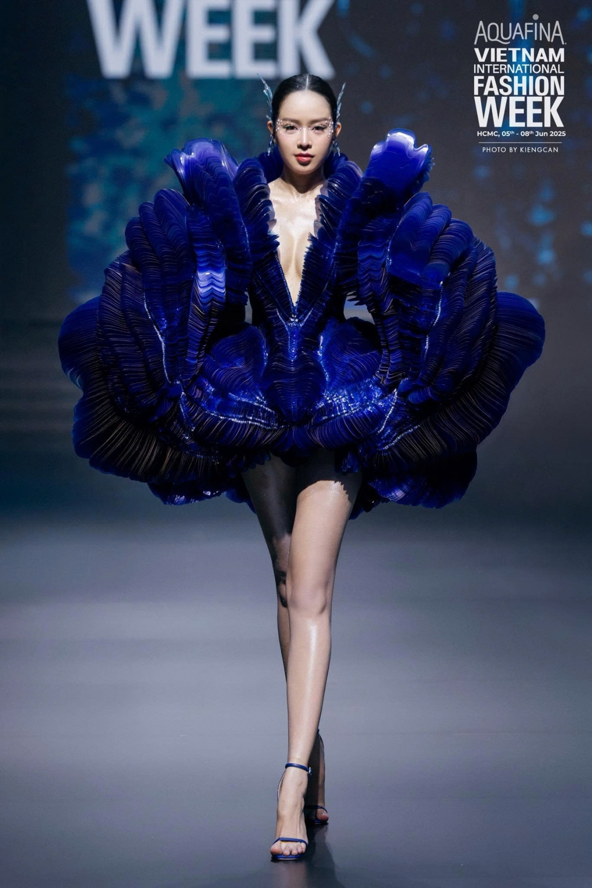 Câu chuyện của cô không chỉ là hành trình thăng hạng ngoại hình, mà còn là hành trình khẳng định bản lĩnh và giá trị cá nhân, là nguồn cảm hứng mạnh mẽ cho thế hệ người đẹp kế nhiệm.