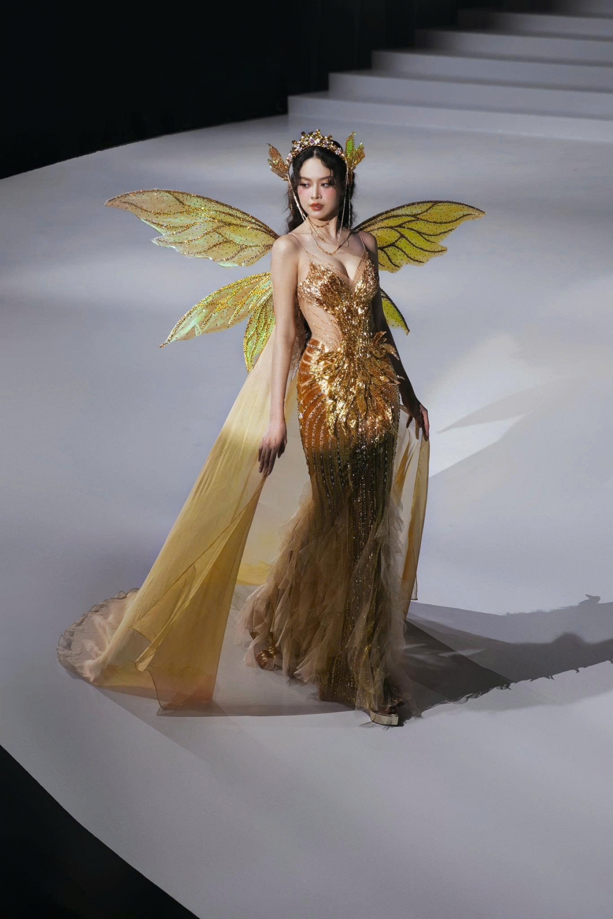 Không chỉ thành công với danh hiệu, nhan sắc của Thanh Thủy cũng liên tục khiến công chúng ngỡ ngàng. Vẻ ngoài ngày càng sắc sảo, thần thái trưởng thành hơn, phong cách thời trang được nâng tầm, cô như lột xác hoàn toàn so với hình ảnh thuở mới đăng quang. Mỗi lần xuất hiện là một lần gây thương nhớ.