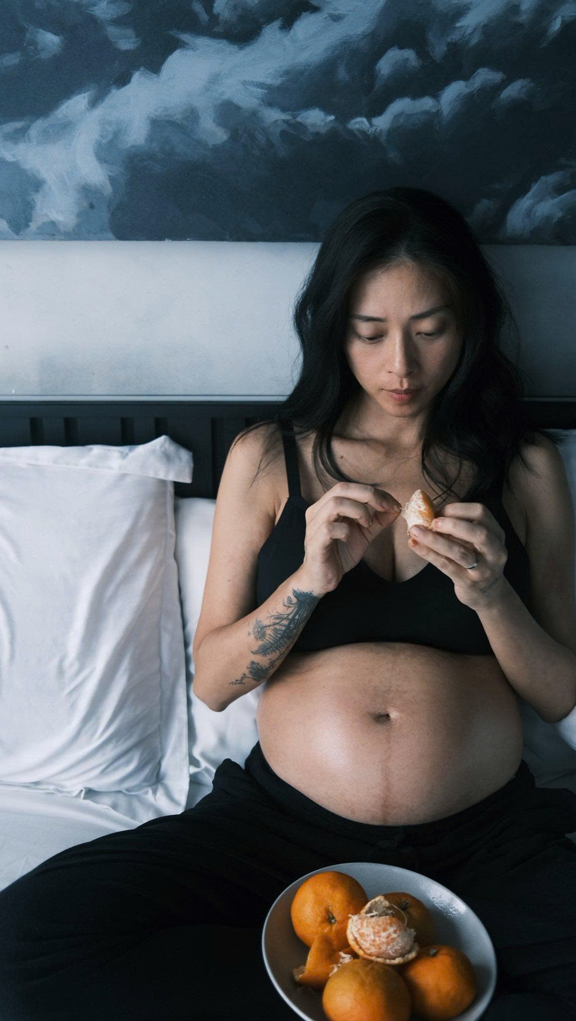 Mới đây, nữ diễn viên Ngô Thanh Vân lần đầu công khai những hình ảnh ở tháng cuối thai kỳ, hé lộ những thay đổi rõ rệt của cơ thể sau hơn ba năm chờ đợi tin vui.