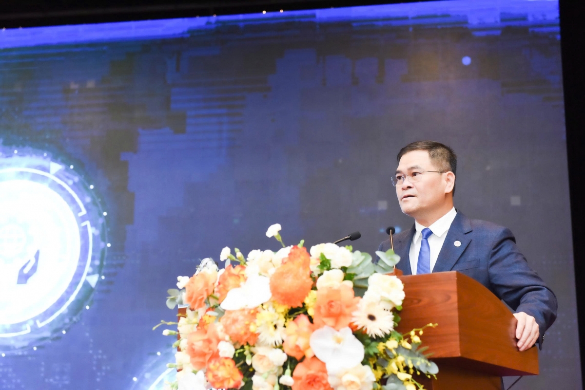 Thứ trưởng Bộ Tài chính Bùi Văn Khắng