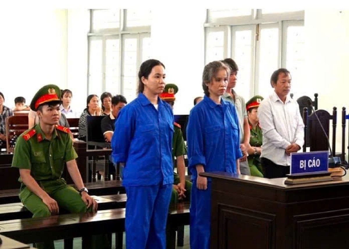 Các bị cáo tại phiên toà. Ảnh: B.H