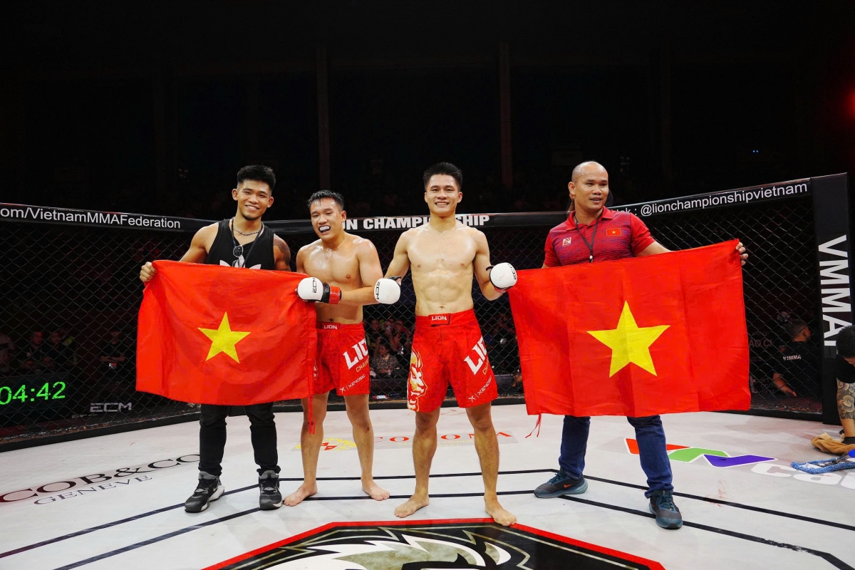 Chỉ sau 38 giây thi đấu, Minh Quyền và Huy Hoàng đã khiến đối thủ phải chấp nhận thất bại. 