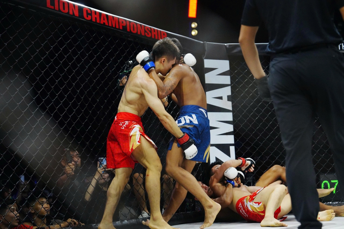 Trận đấu sau đó giữa Văn Vũ/Minh Nghĩa và Kakada/Seyha (Campuchia) diễn ra căng thẳng, kịch tính hơn. 