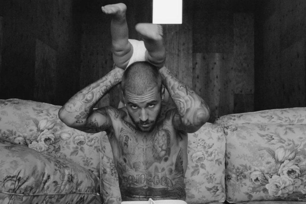 Justin Bieber ra mắt album phòng thu thứ 7 mang tên "Swag" sau gần 4 năm.