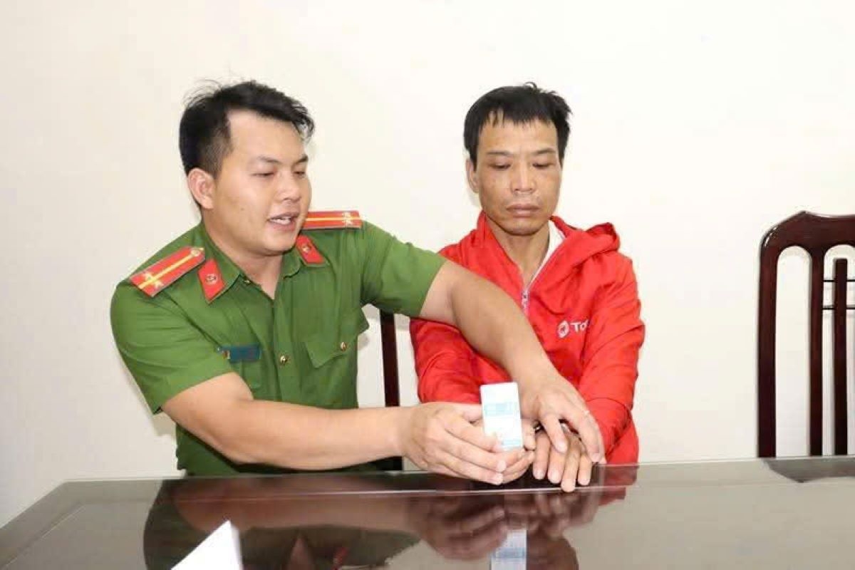 Đối tượng Vũ Văn Phưởng tại cơ quan cảnh sát điều tra. Ảnh: CTV 