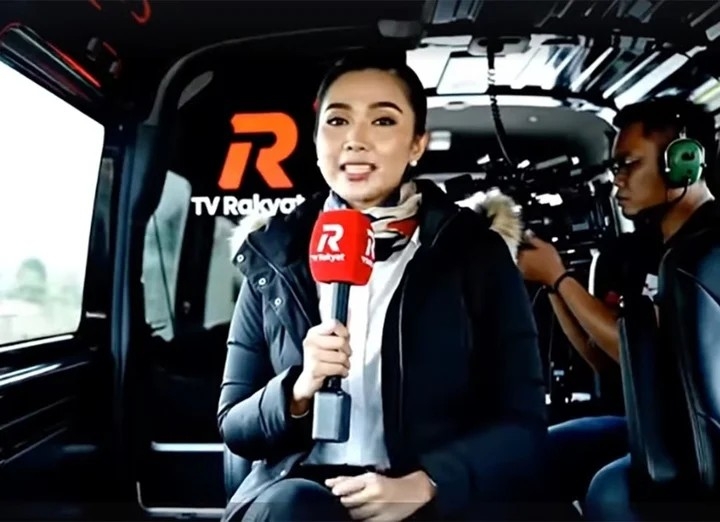 "MC" được tạo ra bởi trí tuệ nhân tạo đưa tin từ chiếc xe phát sóng siêu thực của cô. (Ảnh: Facebook/Nurul Afzarina Mokhtar)