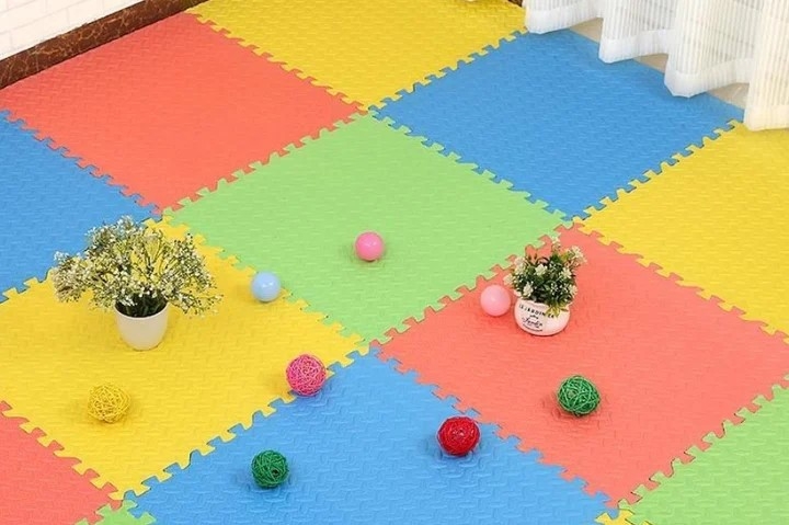 Thảm xốp chứa rất nhiều chất độc với cơ thể con người. (Ảnh: 360.doc)