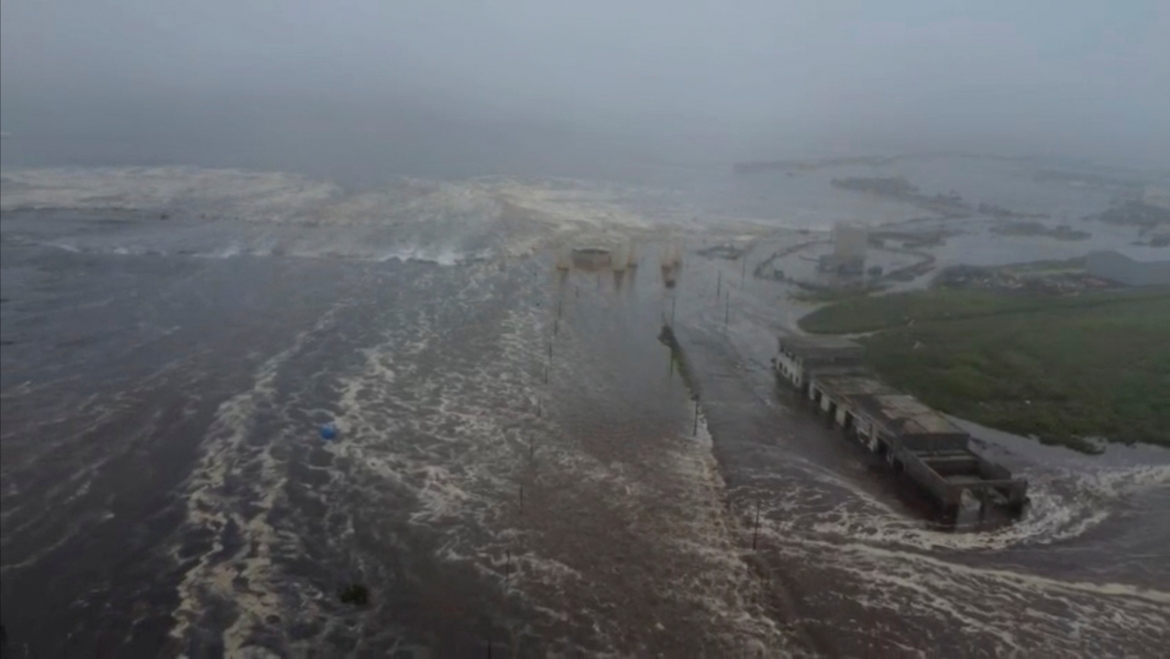 Sóng thần gây ngập lụt ở quận Severo-Kurilsk, Bán đảo Kamchatka, Nga. Ảnh: Reuters