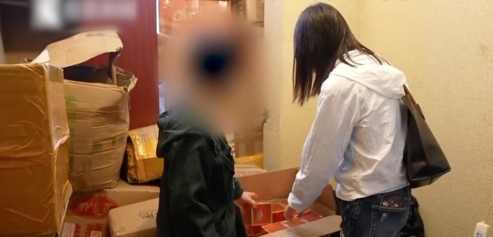 Chính quyền đã ra lệnh dọn dẹp nhưng sau đó tình trạng tích trữ của bà Vương vẫn tiếp diễn. (Ảnh: Douyin)