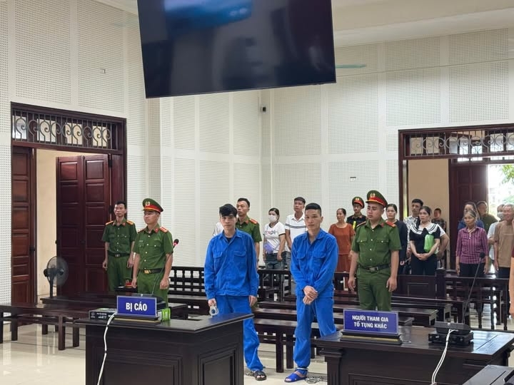 2 bị cáo tại phiên tòa. (Ảnh: Công an tỉnh Quảng Ninh cung cấp)
