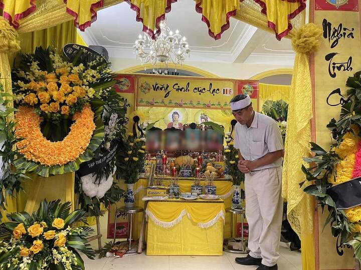 Ban thờ gia đình 4 người thiệt mạng trong vụ lật tàu ở Quảng Ninh.