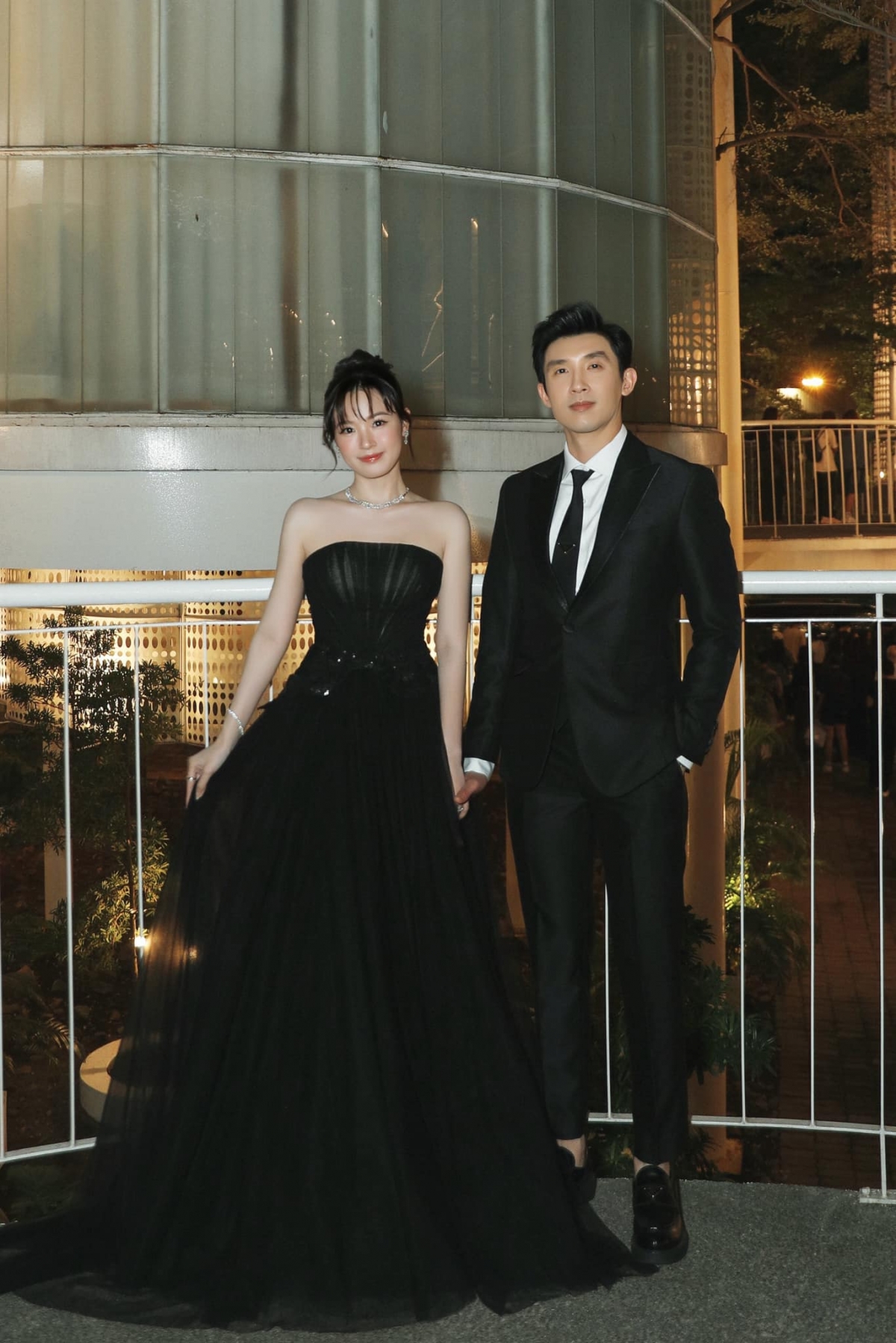 Midu và Minh Đạt đang tận hưởng cuộc sống vợ chồng son sau một năm kết hôn. Kể từ khi về chung một nhà vào tháng 6/2024, Midu và thiếu gia Minh Đạt cởi mở trong việc chia sẻ về cuộc sống hôn nhân. Cặp đôi không ngần ngại xuất hiện cùng nhau tại các sự kiện, thường xuyên chia sẻ những khoảnh khắc đời thường trên mạng xã hội. Hai người được nhận xét là trai tài gái sắc khi đều có những thành công, sự nghiệp riêng đáng ngưỡng mộ.