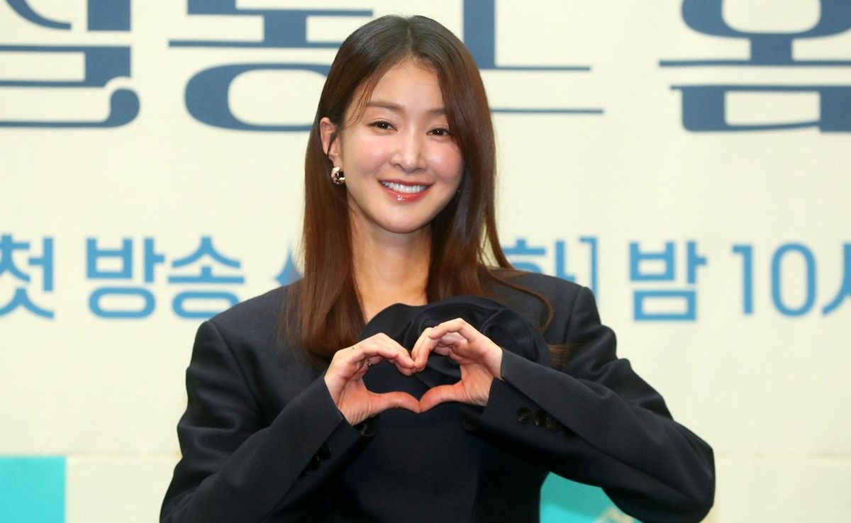 Lee Si Young mang thai mà không có sự đồng thuận từ phía chồng cũ. Ảnh: koreatimes