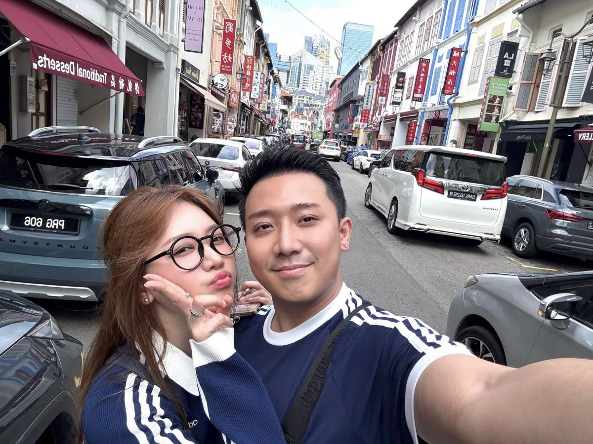 Trong một cuộc phỏng vấn gần đây, Hari Won tâm sự cô không biết có thể sinh con được không do từng mắc ung thư và trải qua hai cuộc phẫu thuật. Đổi lại, cô thấy may mắn vì có ông xã Trấn Thành ở bên chăm sóc, động viên.