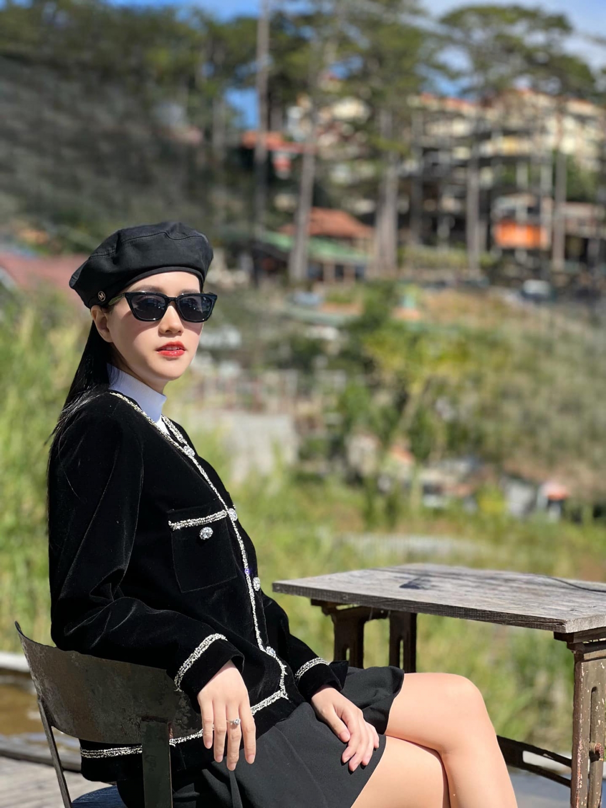 Thanh Hoa thường xuyên chia sẻ hình ảnh đời sống trên mạng xã hội. Không ít khán giả tỏ ra bất ngờ khi biết rằng cô chính là người thủ vai Tuyết – bởi ngoài đời, vẻ đẹp của cô mang lại cảm giác dễ mến chứ không tạo cảm giác "đáng ghét" như trên phim.