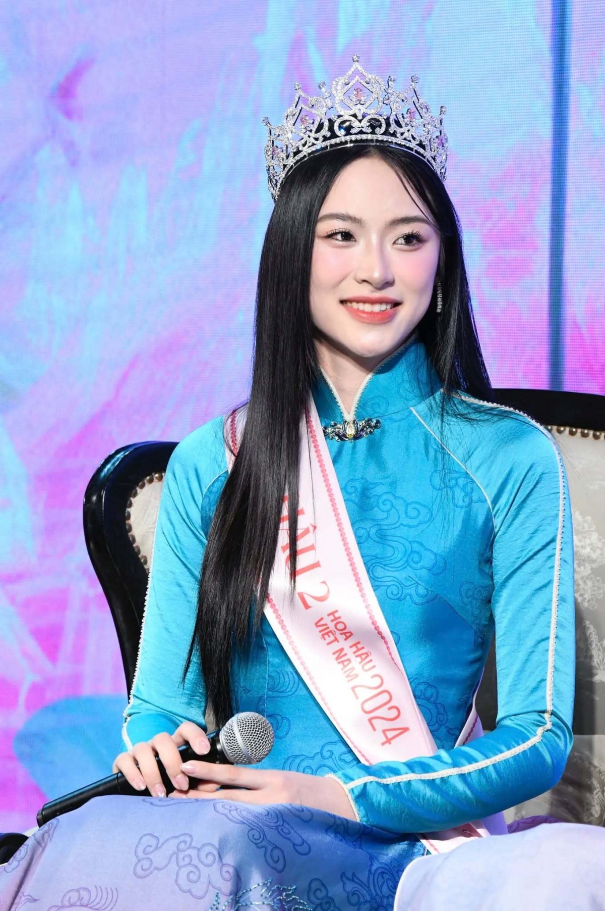 Nguyễn Thị Vân Nhi đến từ Hải Phòng giành ngôi vị Á hậu 2 Hoa hậu Việt Nam 2024. Nhan sắc của Vân Nhi là một trong những chủ đề được khán giả chú ý. Nhiều người nhận xét Vân Nhi sở hữu vẻ đẹp ngọt ngào, tự nhiên, là người có gương mặt khả ái nhất top 3 chung cuộc.