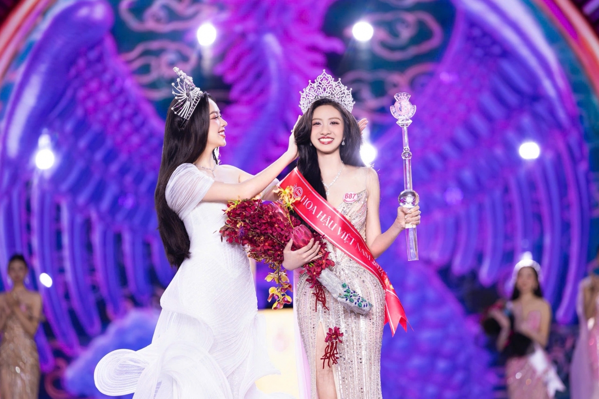 Hoa hậu Thanh Thủy trao vương miện cho Tân Hoa hậu Việt Nam 2024 Hà Trúc Linh