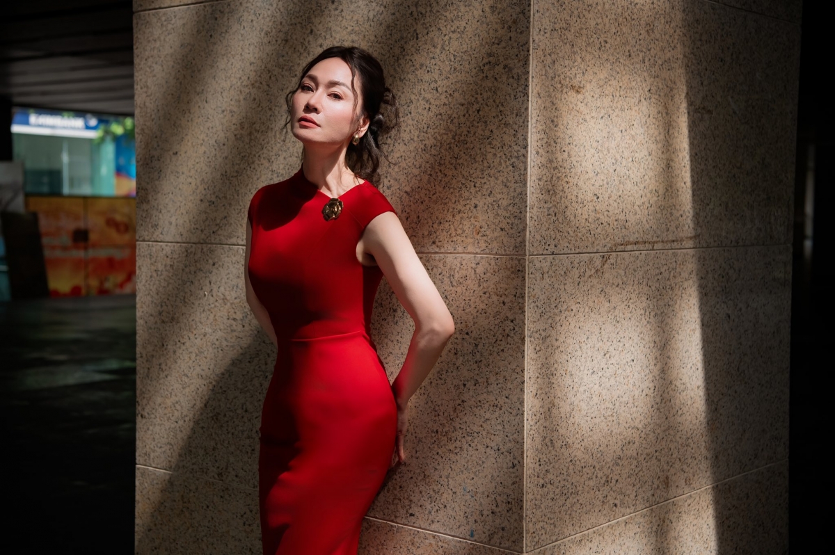 NSƯT Quách Thu Phương đẹp rạng ngời trong ngày sinh nhật. Cô viết: “Cô gái cùng tên, cùng tuổi, cùng cơ thể. Hôm nay là sinh nhật của hai chúng ta, cùng khỏe mạnh, bình an, xinh đẹp, luôn rực rỡ và hạnh phúc tôi nhé”.